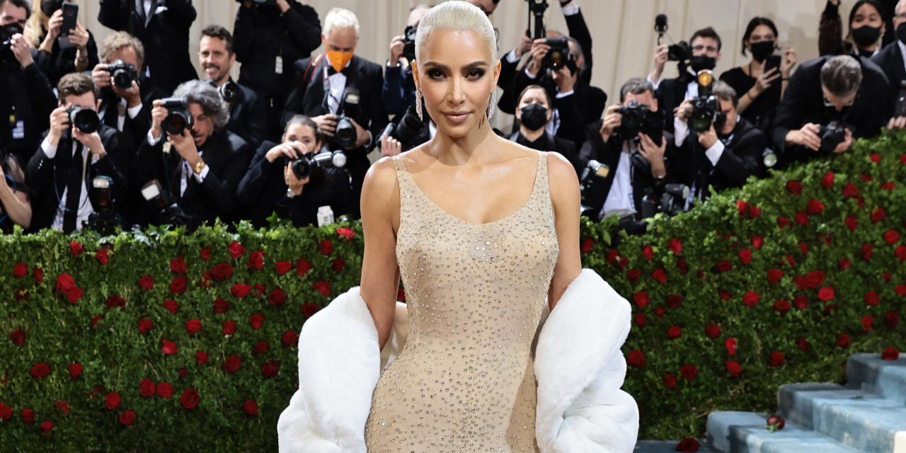 Diet Ketat Kim Kardashian: Disiplin Rendah Karbohidrat