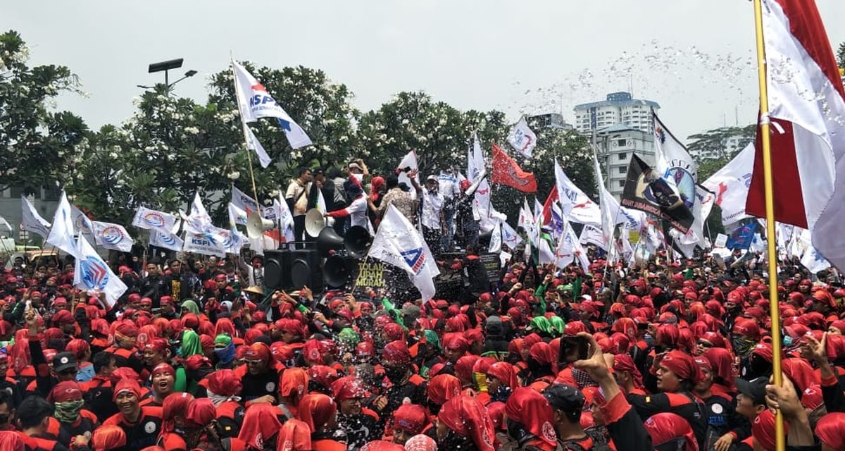 Demo Buruh Di Jakarta: Massa Padati Monas Dan Gedung DPR