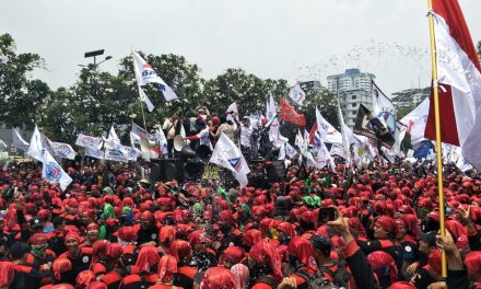 Demo Buruh Di Jakarta: Massa Padati Monas Dan Gedung DPR