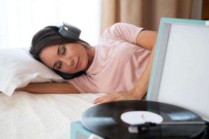 Musik Instrumental Sebelum Tidur Terbukti Percepat 'Deep Sleep'