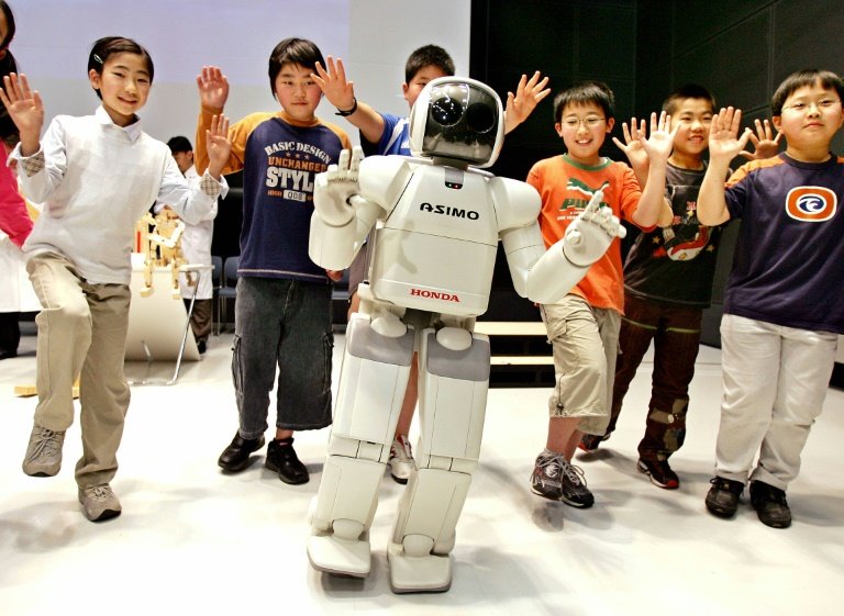 Sekolah Tokyo Uji Coba Guru Robot AI Hadapi Krisis Demografi