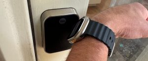 Yale Assure 3 Bisa Dibuka Cuma Pakai Ketukan Apple Watch