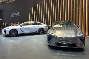 Lexus ES 350h Dan ES 350e: Pamer Kemewahan Generasi Baru