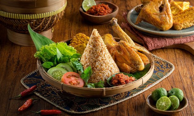 Nasi Tutug Oncom Tasikmalaya: Nasi Hangat Oncom Bakar Kencur