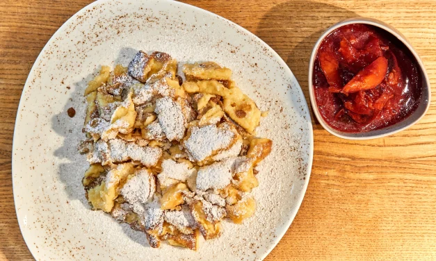 Kelezatan Kaiserschmarrn Austria Pancake Dibalur Gula Halus