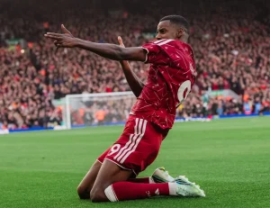 Gol Beruntun Alexander Isak Bawa Liverpool Tekuk Brighton 2-0