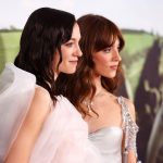 Pesona Gaun Mewah Daisy Edgar-Jones Dan Esme Creed-Miles