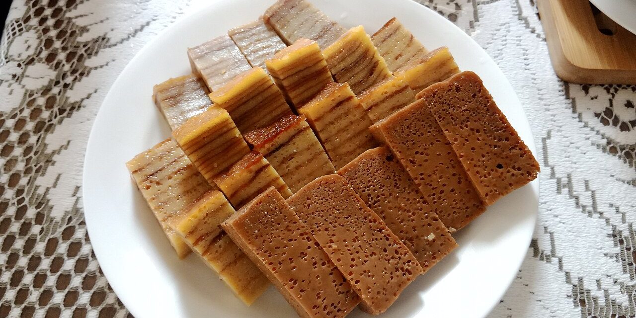 Menikmati Kue Delapan Jam, Kudapan Bertekstur Kenyal Legit
