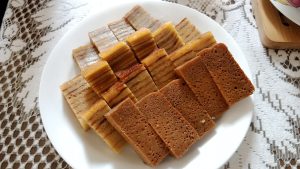 Menikmati Kue Delapan Jam, Kudapan Bertekstur Kenyal Legit