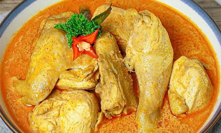 Gulai Ayam Lengkuas Khas Bangka: Aroma Lengkuas Melimpah